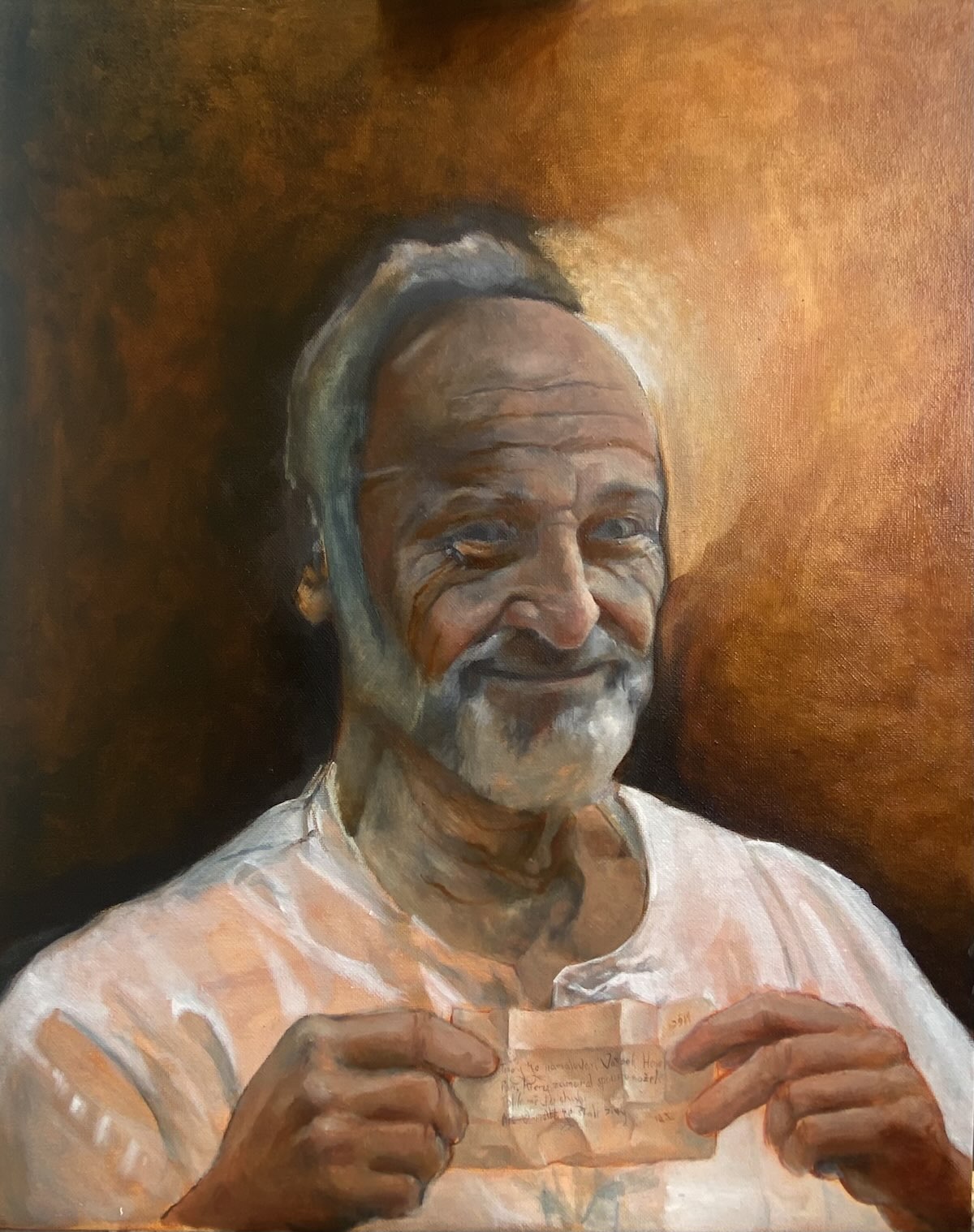 Portrait of an old man presenting a piece of paper 