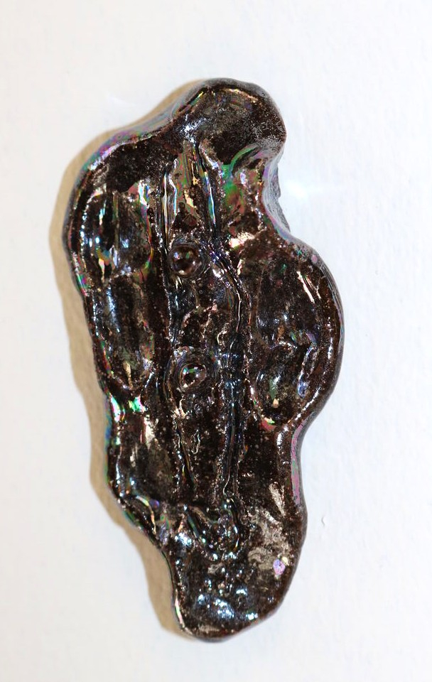 Vulva sculpture in dark opal lustre.