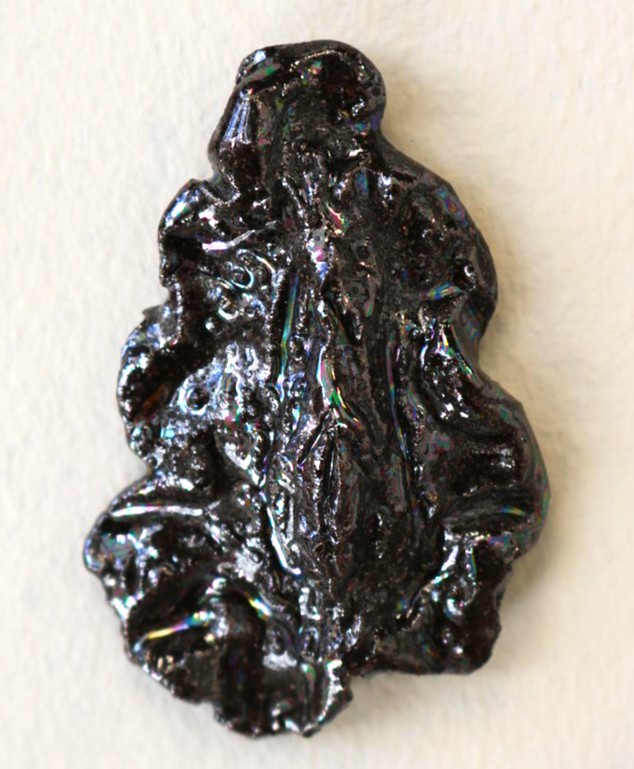 Vulva sculpture in dark opal lustre.