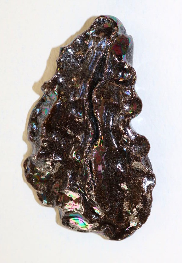 Vulva sculpture in dark opal lustre.