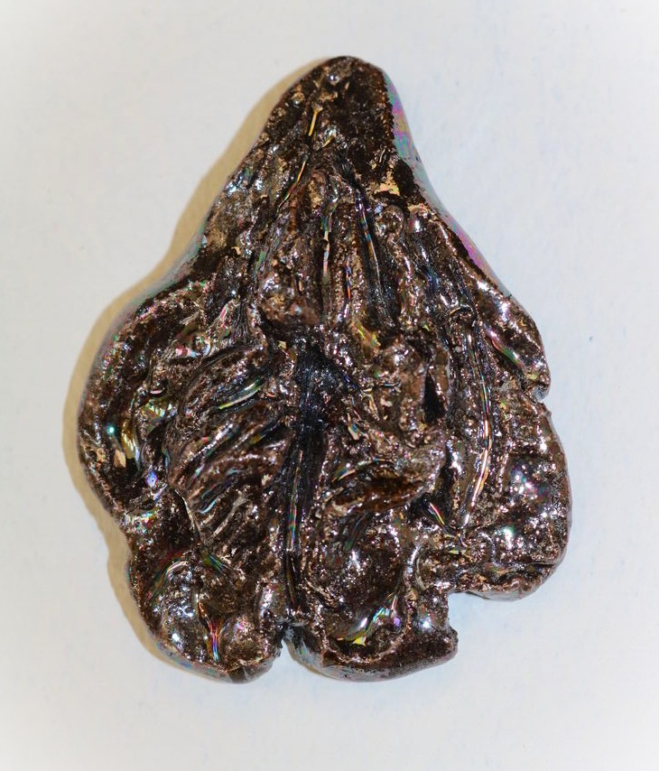 Vulva sculpture in dark opal lustre.
